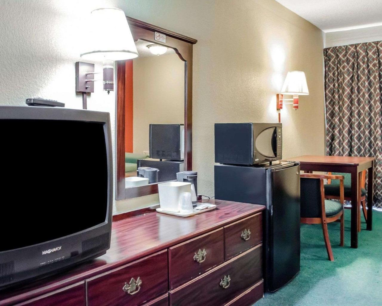 Rodeway Inn Harrisburg Exteriör bild