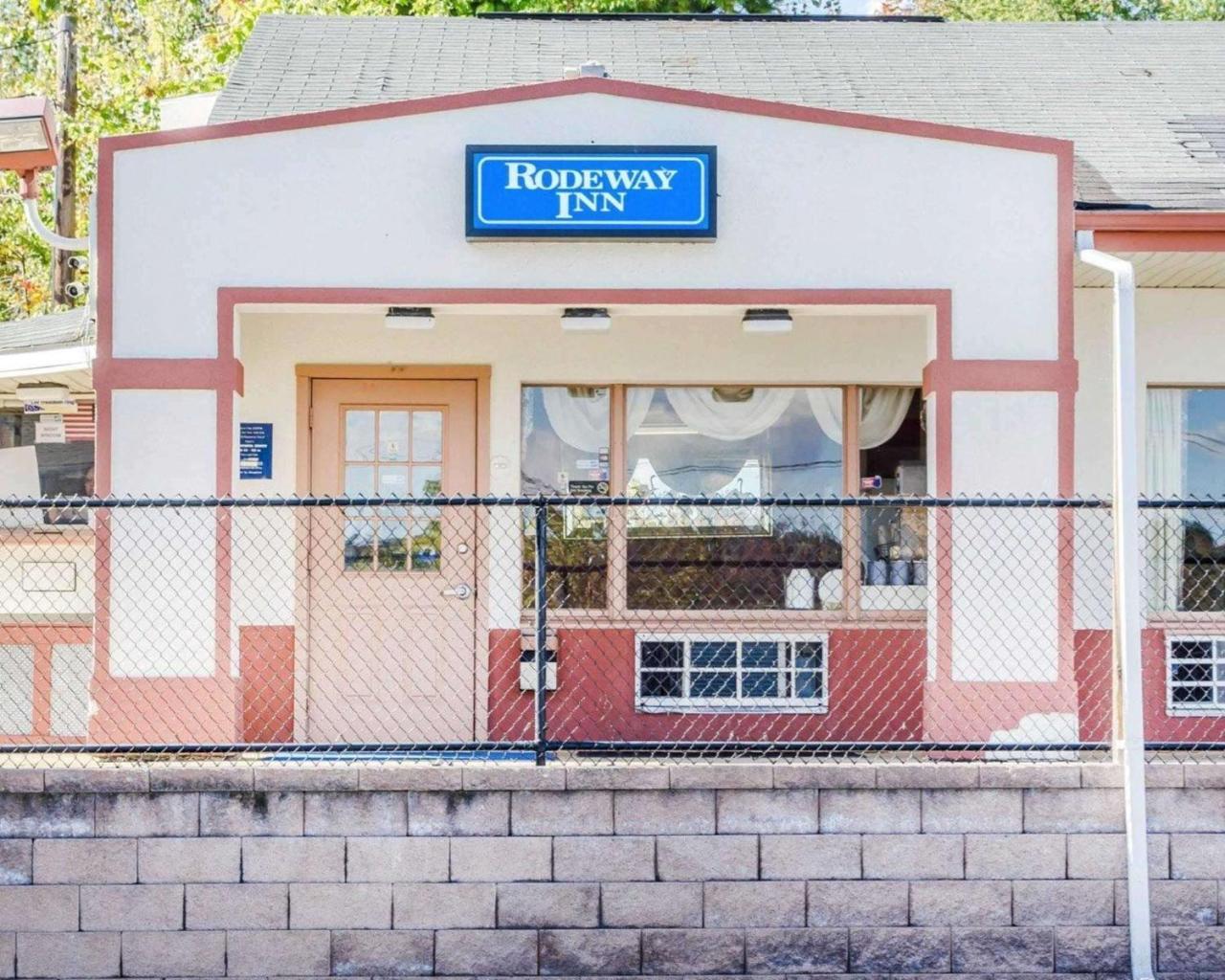 Rodeway Inn Harrisburg Exteriör bild