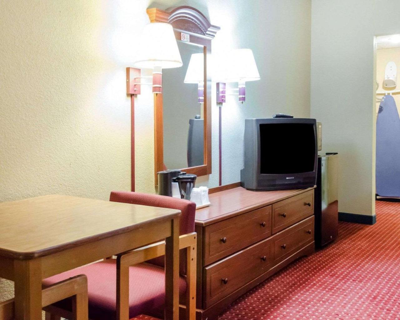 Rodeway Inn Harrisburg Exteriör bild