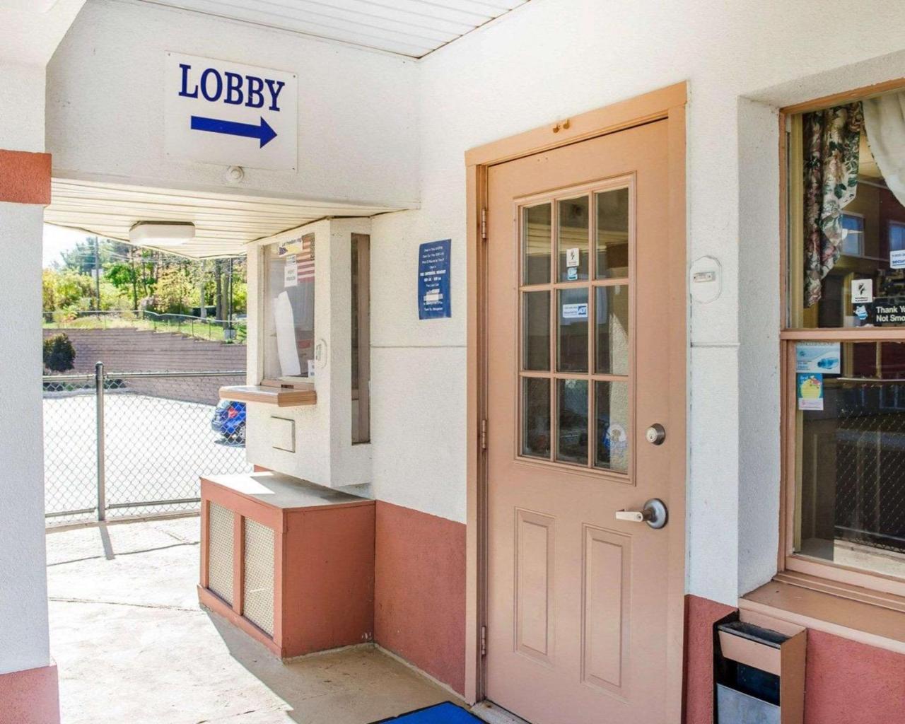 Rodeway Inn Harrisburg Exteriör bild