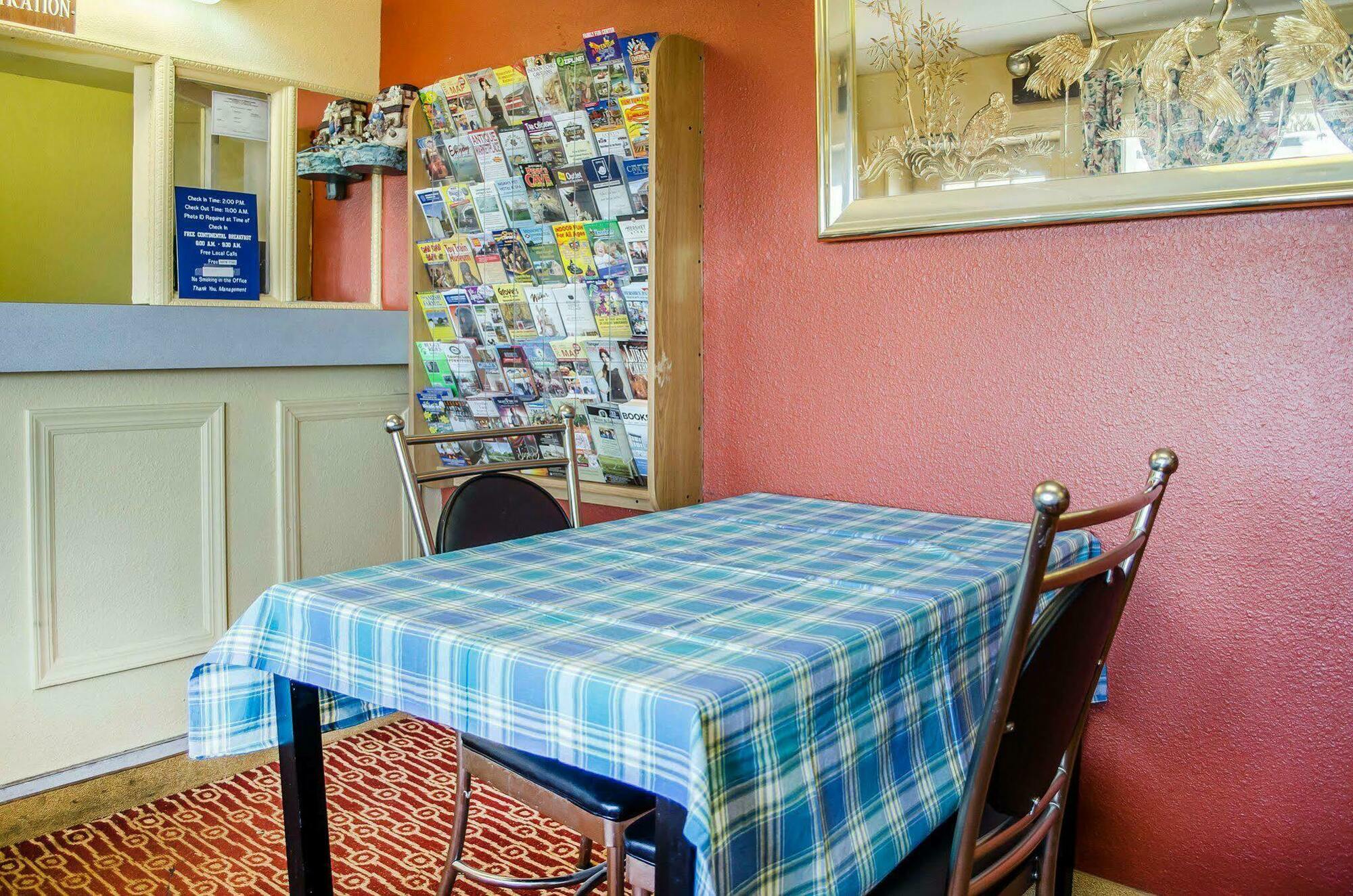 Rodeway Inn Harrisburg Exteriör bild