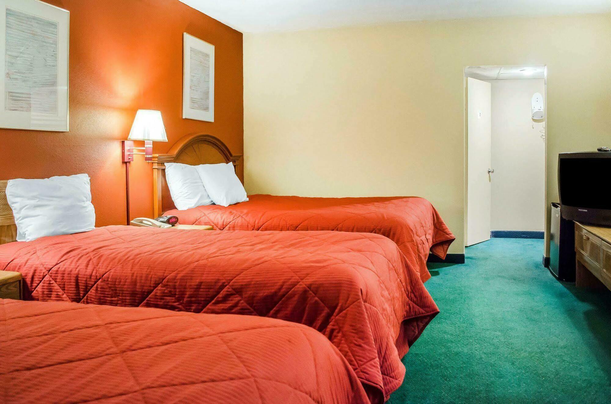 Rodeway Inn Harrisburg Exteriör bild