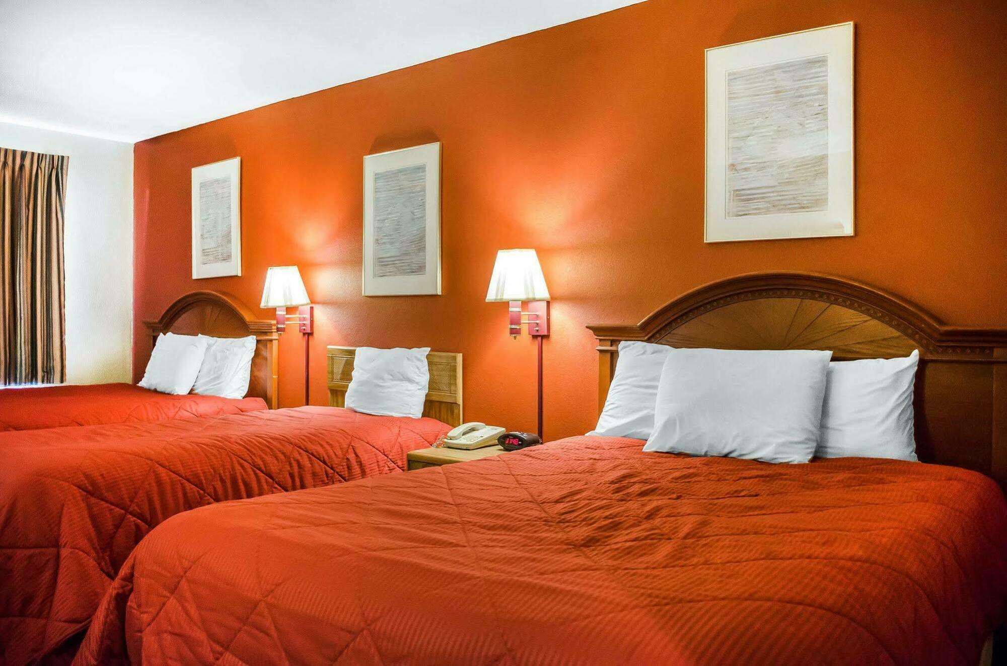 Rodeway Inn Harrisburg Exteriör bild