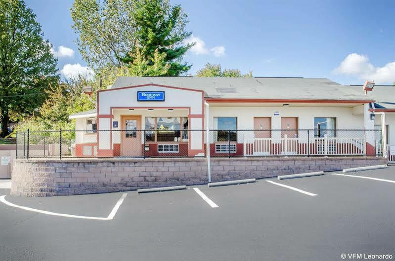 Rodeway Inn Harrisburg Exteriör bild
